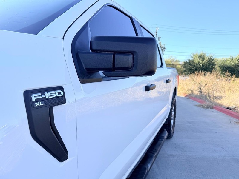 Ford F-150 Vehicle Full-screen Gallery Image 09