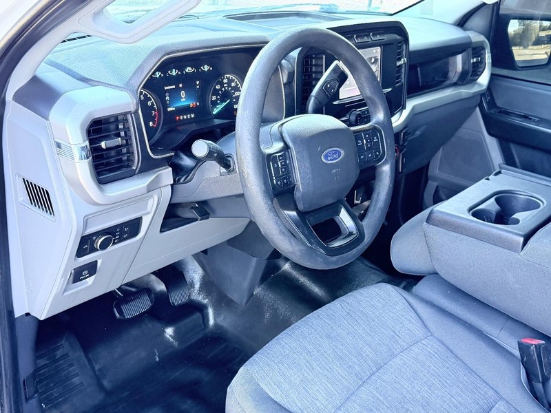 Ford F-150 Vehicle Full-screen Gallery Image 12