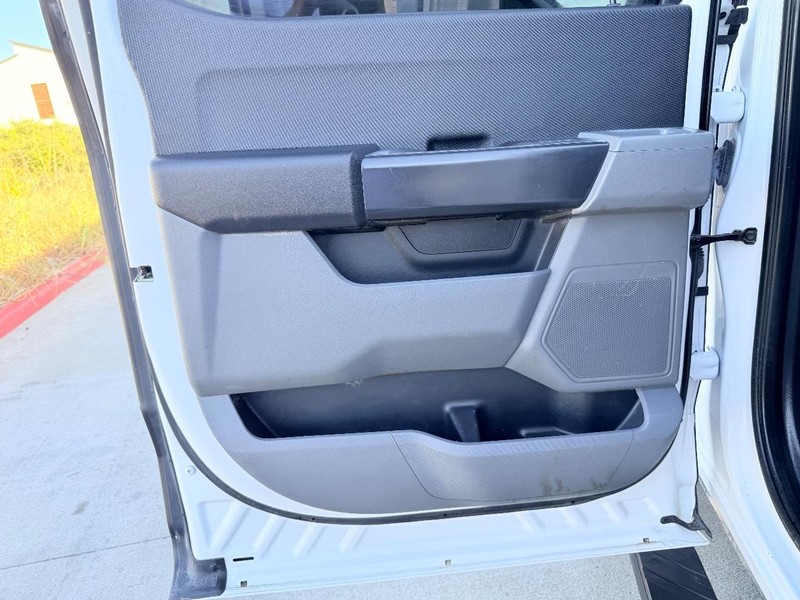 Ford F-150 Vehicle Full-screen Gallery Image 13