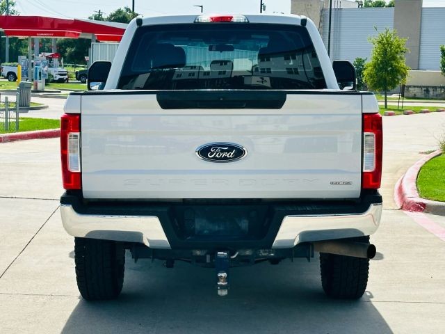 Ford Super Duty F-250 SRW Vehicle Full-screen Gallery Image 05