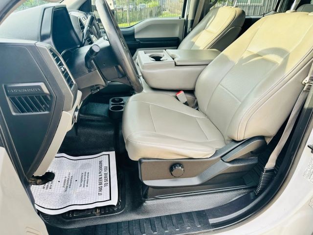 Ford Super Duty F-250 SRW Vehicle Full-screen Gallery Image 10