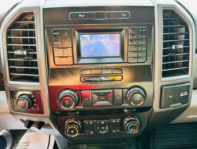 Ford Super Duty F-250 SRW Vehicle Full-screen Gallery Image 12