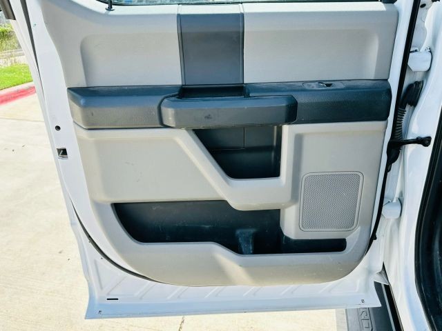 Ford Super Duty F-250 SRW Vehicle Full-screen Gallery Image 13