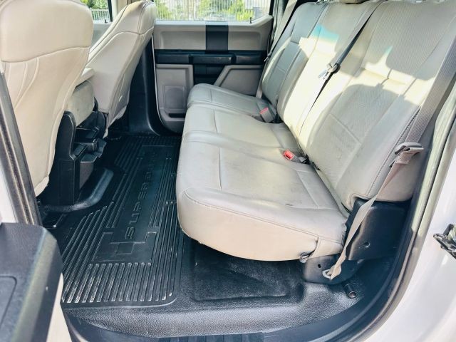 Ford Super Duty F-250 SRW Vehicle Full-screen Gallery Image 14