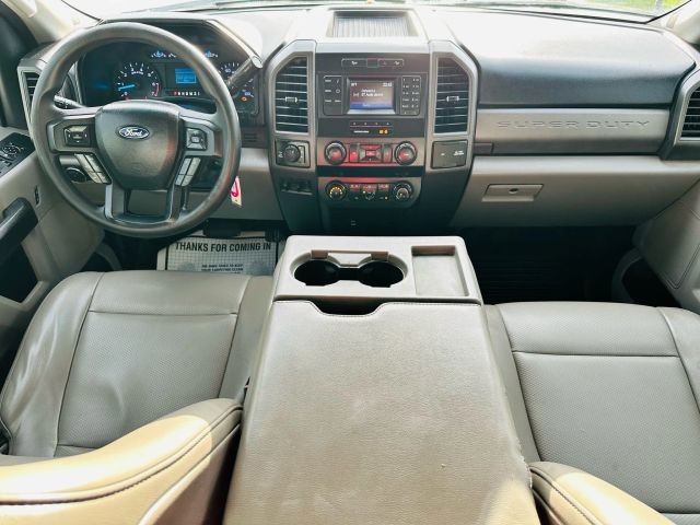 Ford Super Duty F-250 SRW Vehicle Full-screen Gallery Image 15