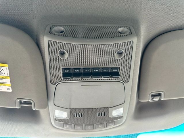 Ford Super Duty F-250 SRW Vehicle Full-screen Gallery Image 17