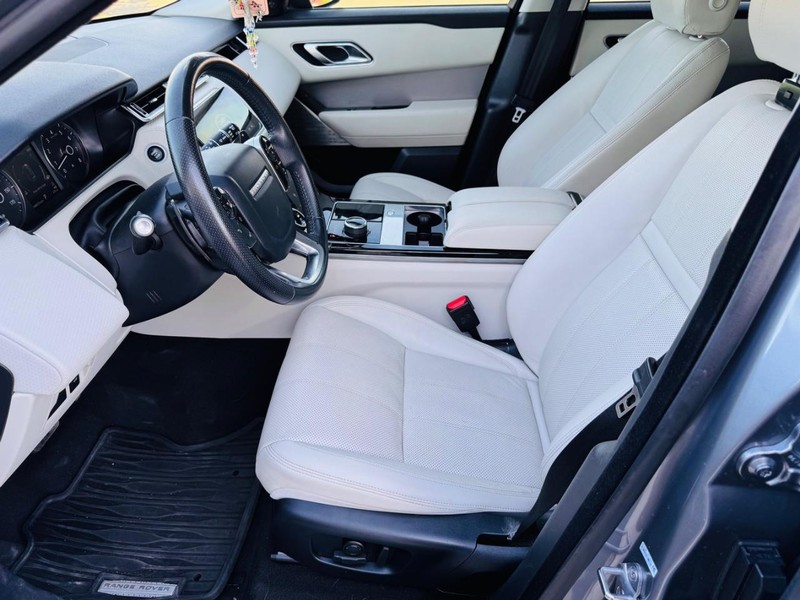 Land Rover Range Rove Vehicle Full-screen Gallery Image 11