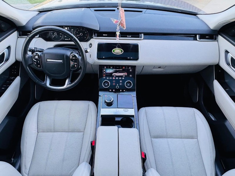 Land Rover Range Rove Vehicle Full-screen Gallery Image 15