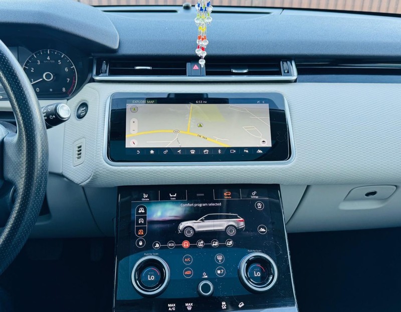 Land Rover Range Rove Vehicle Full-screen Gallery Image 16