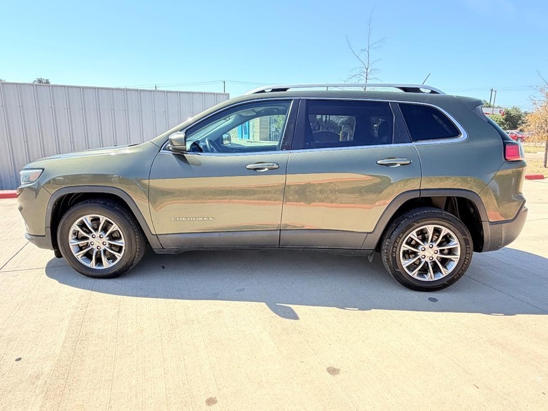 Jeep Cherokee Vehicle Full-screen Gallery Image 03