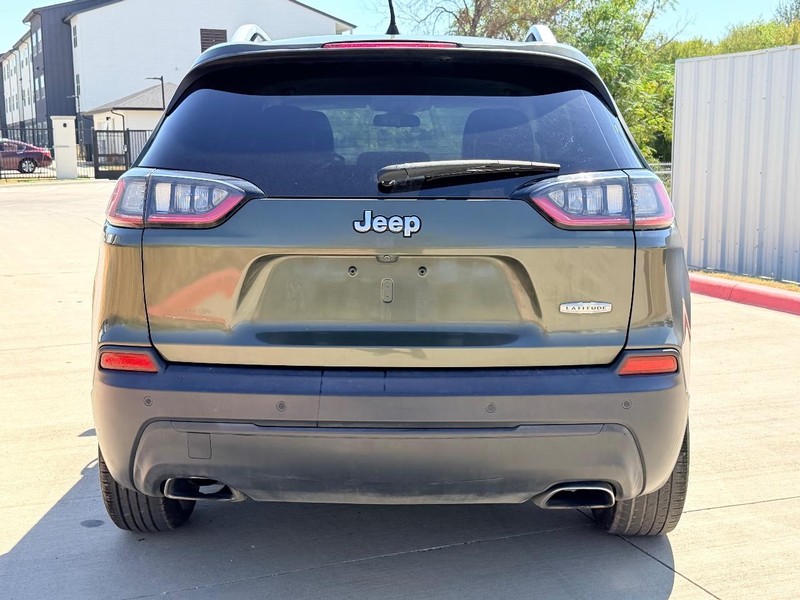 Jeep Cherokee Vehicle Full-screen Gallery Image 05