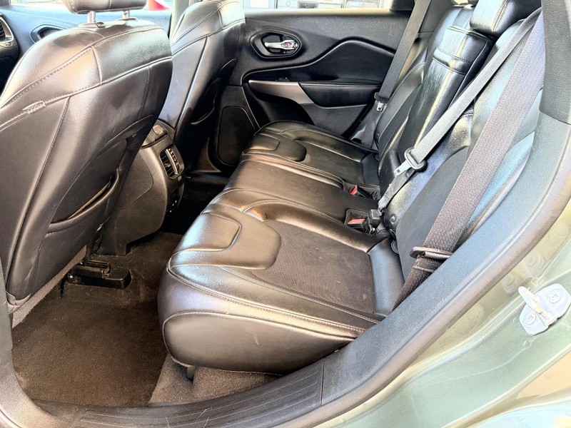 Jeep Cherokee Vehicle Full-screen Gallery Image 13