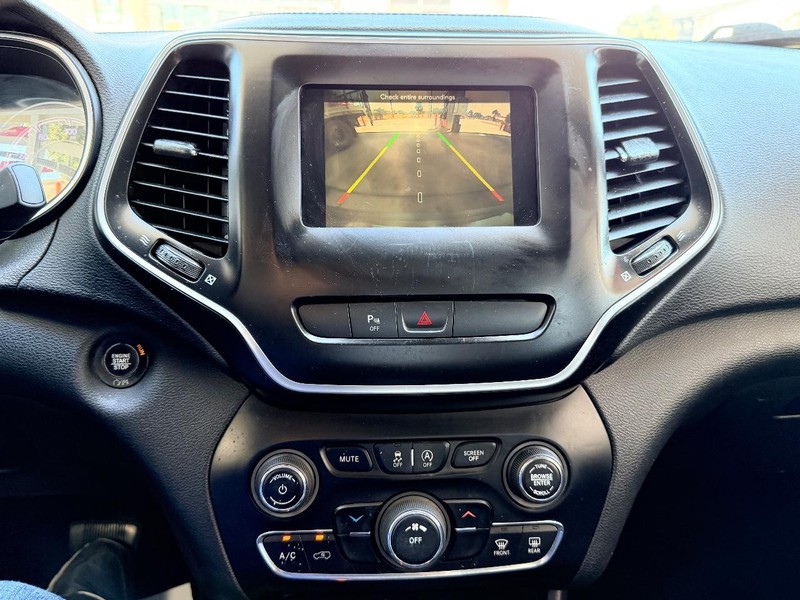 Jeep Cherokee Vehicle Full-screen Gallery Image 14