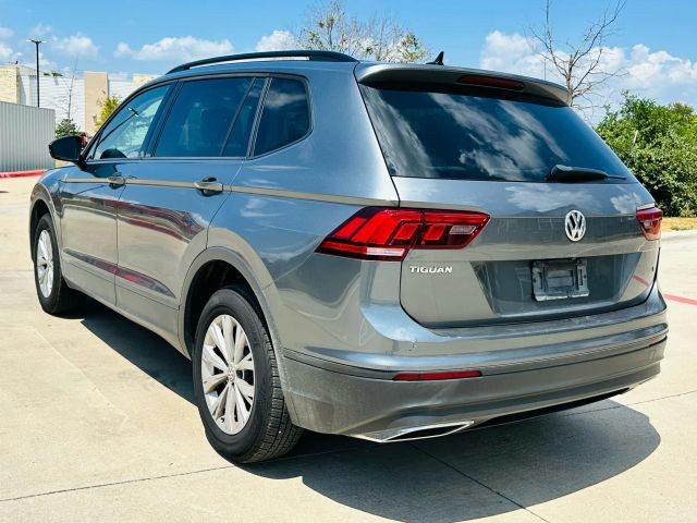 Volkswagen Tiguan Vehicle Full-screen Gallery Image 06