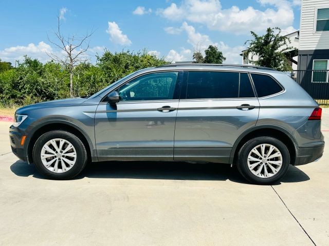 Volkswagen Tiguan Vehicle Full-screen Gallery Image 08