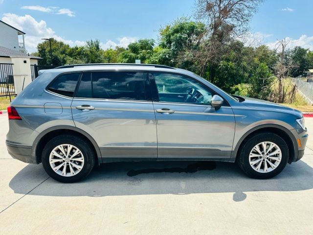 Volkswagen Tiguan Vehicle Full-screen Gallery Image 09