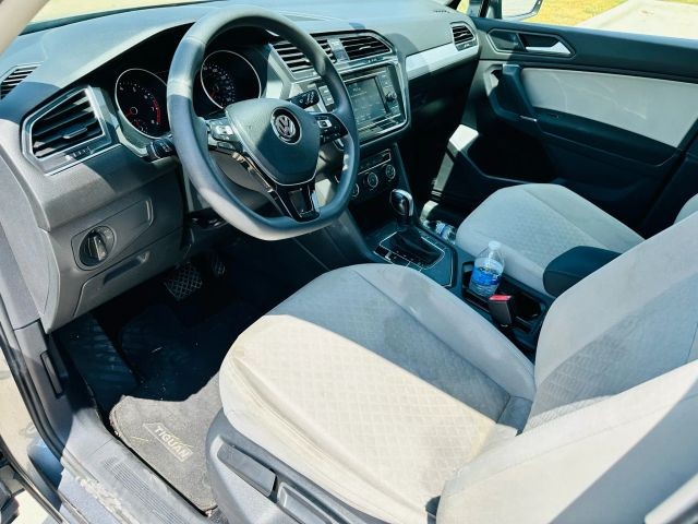 Volkswagen Tiguan Vehicle Full-screen Gallery Image 11