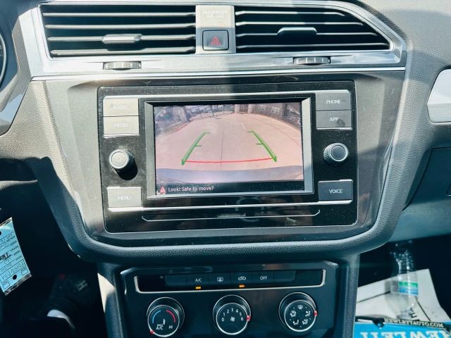 Volkswagen Tiguan Vehicle Full-screen Gallery Image 14