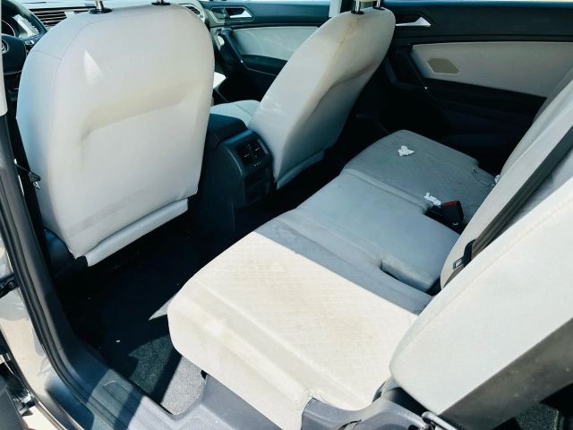 Volkswagen Tiguan Vehicle Full-screen Gallery Image 16