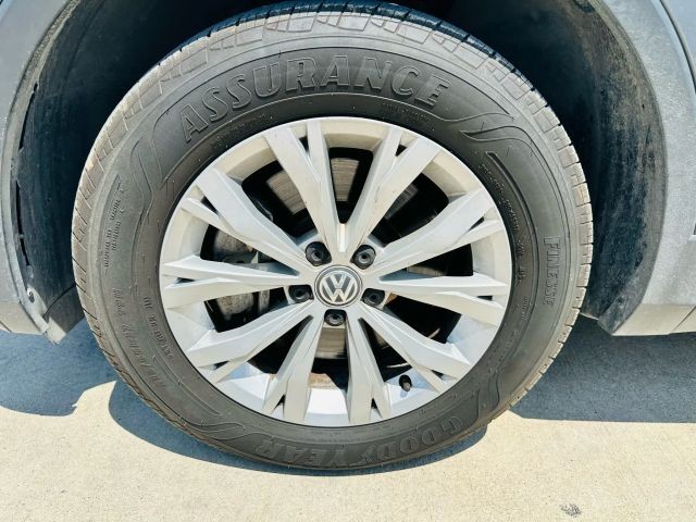 Volkswagen Tiguan Vehicle Full-screen Gallery Image 19