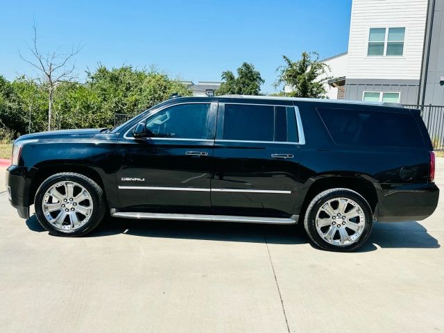 GMC Yukon XL Vehicle Full-screen Gallery Image 03