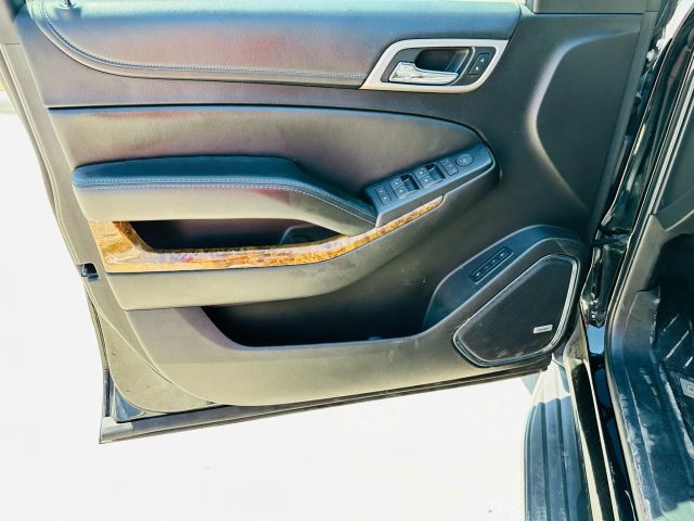 GMC Yukon XL Vehicle Full-screen Gallery Image 10