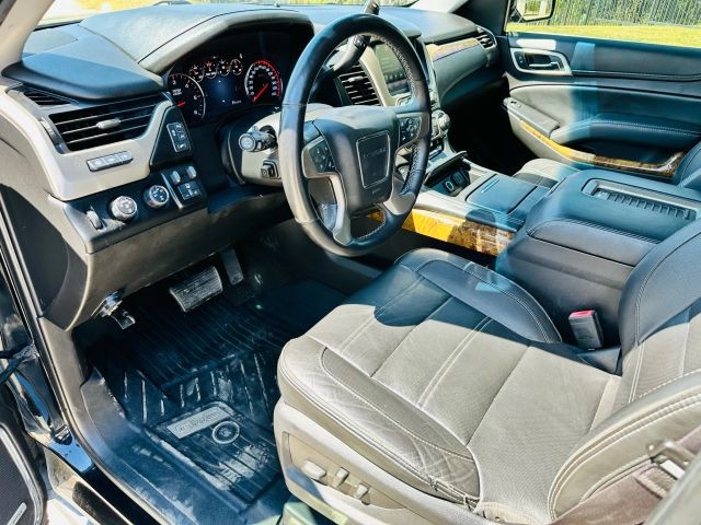 GMC Yukon XL Vehicle Full-screen Gallery Image 11