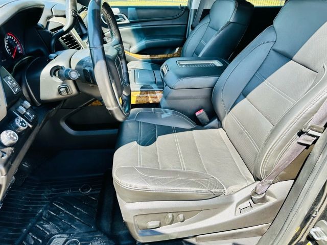 GMC Yukon XL Vehicle Full-screen Gallery Image 12