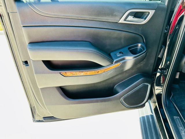 GMC Yukon XL Vehicle Full-screen Gallery Image 15