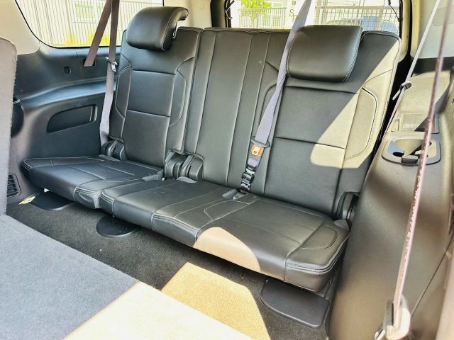 GMC Yukon XL Vehicle Full-screen Gallery Image 19