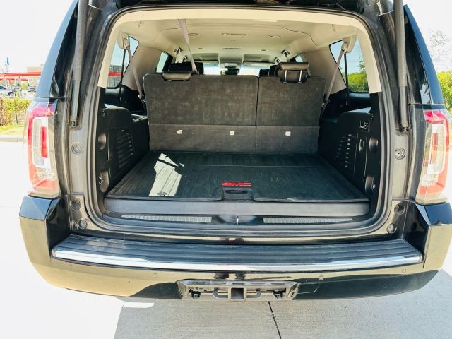 GMC Yukon XL Vehicle Full-screen Gallery Image 20