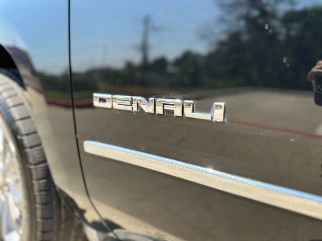 GMC Yukon XL Vehicle Full-screen Gallery Image 21