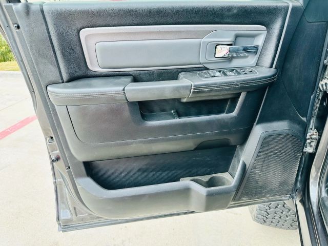 Ram 2500 Vehicle Full-screen Gallery Image 10