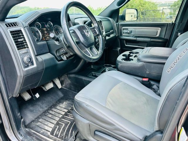 Ram 2500 Vehicle Full-screen Gallery Image 11