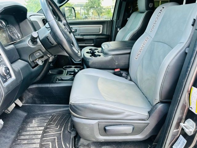 Ram 2500 Vehicle Full-screen Gallery Image 12