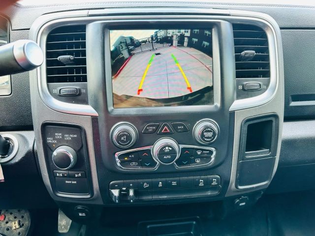 Ram 2500 Vehicle Full-screen Gallery Image 14