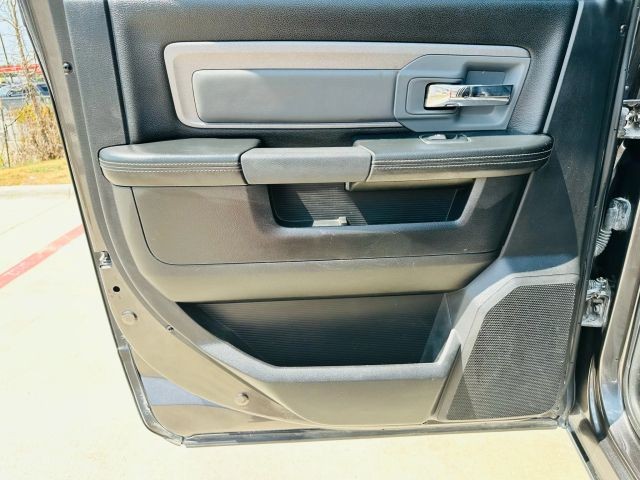 Ram 2500 Vehicle Full-screen Gallery Image 17