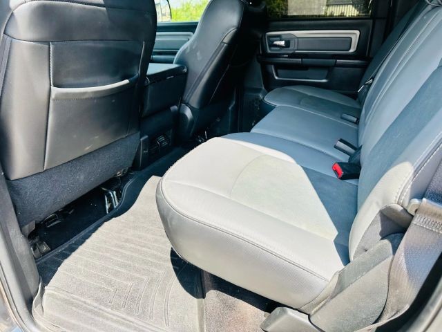 Ram 2500 Vehicle Full-screen Gallery Image 18