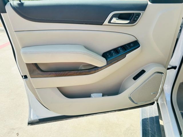 GMC Yukon Vehicle Full-screen Gallery Image 10