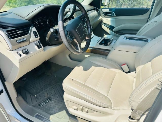GMC Yukon Vehicle Full-screen Gallery Image 11