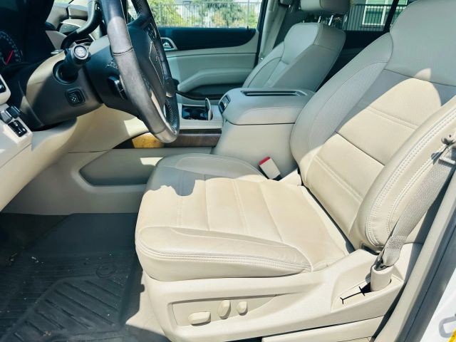 GMC Yukon Vehicle Full-screen Gallery Image 12