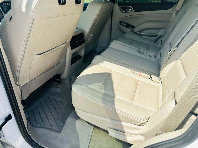 GMC Yukon Vehicle Full-screen Gallery Image 16