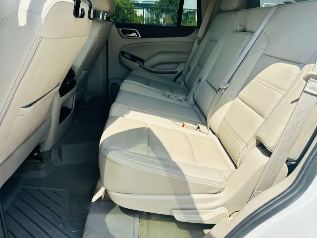 GMC Yukon Vehicle Full-screen Gallery Image 17