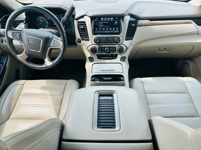 GMC Yukon Vehicle Full-screen Gallery Image 19