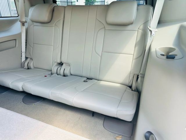 GMC Yukon Vehicle Full-screen Gallery Image 20