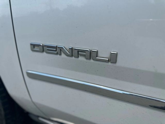 GMC Yukon Vehicle Full-screen Gallery Image 22