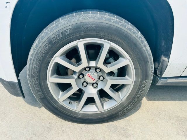 GMC Yukon Vehicle Full-screen Gallery Image 23