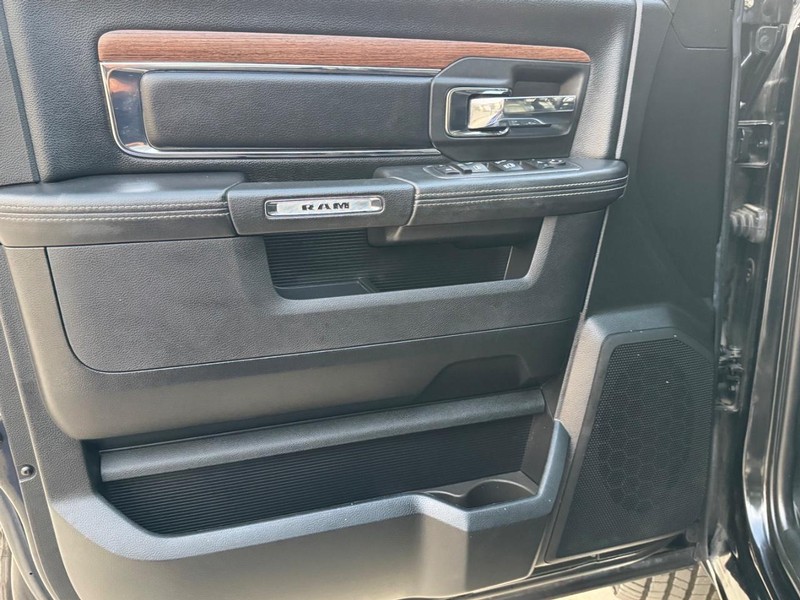 Ram 1500 Vehicle Full-screen Gallery Image 09