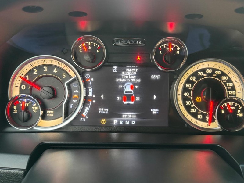 Ram 1500 Vehicle Full-screen Gallery Image 13