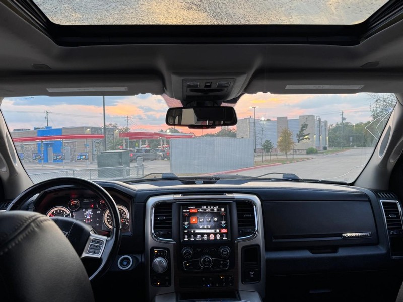 Ram 1500 Vehicle Full-screen Gallery Image 17